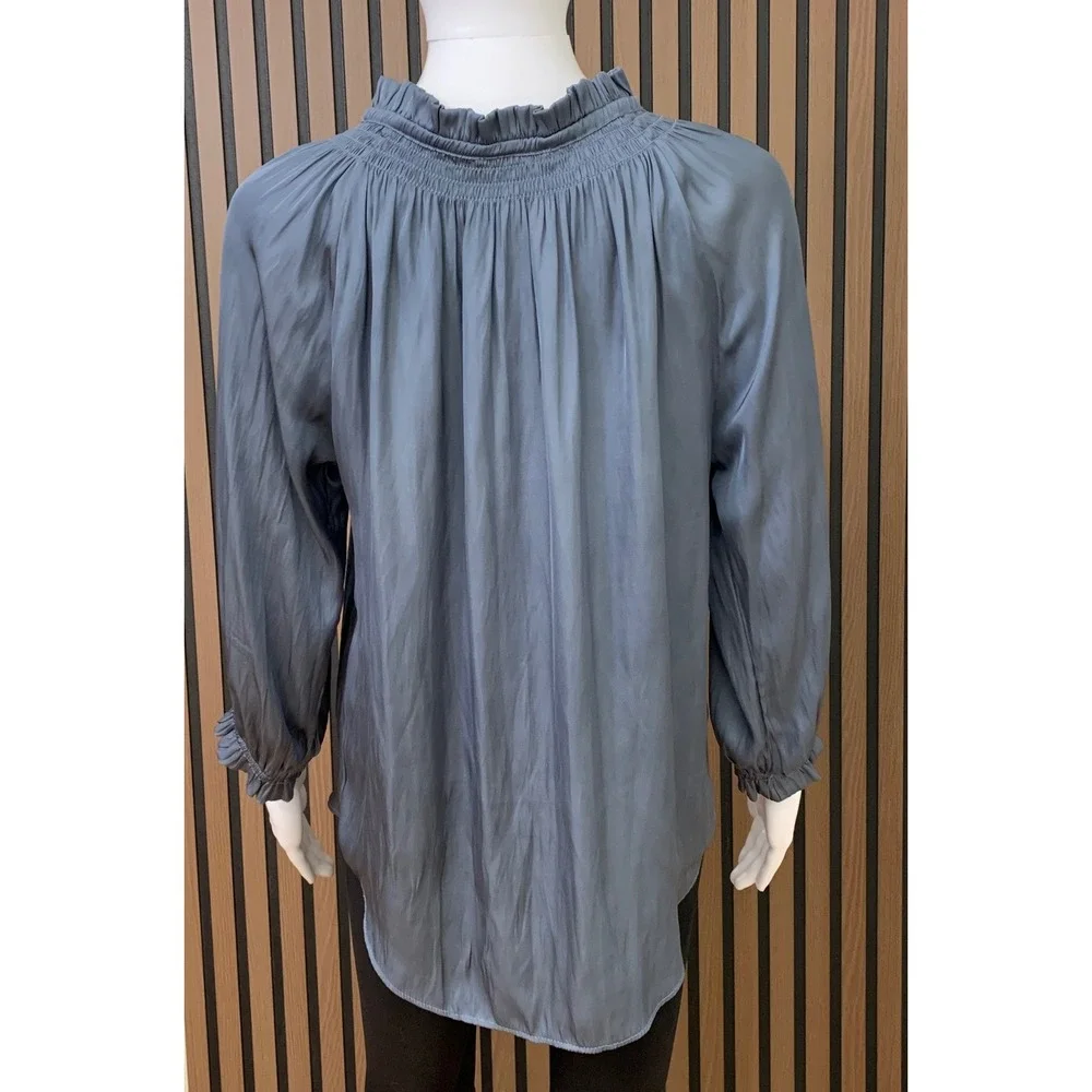 Carmen Marc Valvo Blue Smocked Ruffle Neck Satin Blouse Long Sleeve Small S/P - Picture 3 of 8
